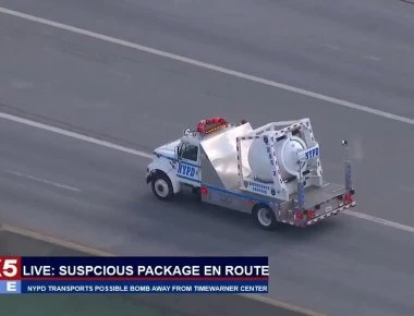 Βίντεο: Μεταφέρουν την βόμβα που βρέθηκε στο CNN - «Επιστράτευσε» ρομποτικά συστήματα η Αστυνομία της Νέας Υόρκης